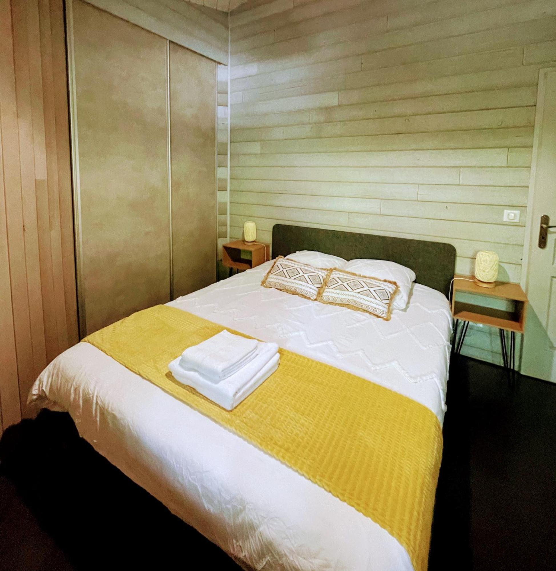 L Estanguet Maison Octogonale En Foret Rion-Des-Landes Ngoại thất bức ảnh